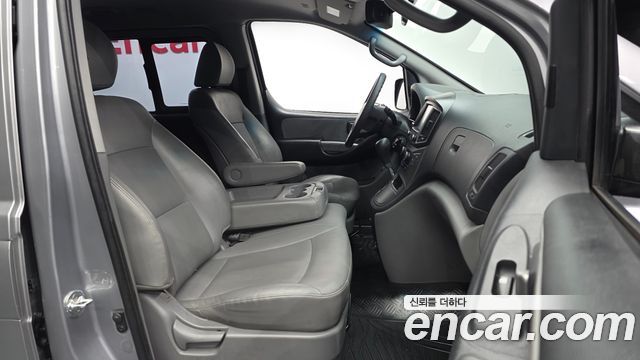 Hyundai Starex 2017 — photo 11