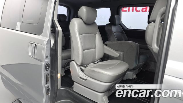 Hyundai Starex 2017 — photo 12