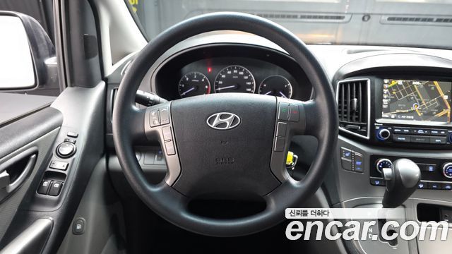 Hyundai Starex 2017 — photo 13