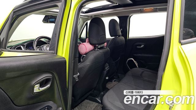 Jeep Renegade 2018 — photo 12