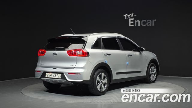 Kia Niro 2017 — photo 2