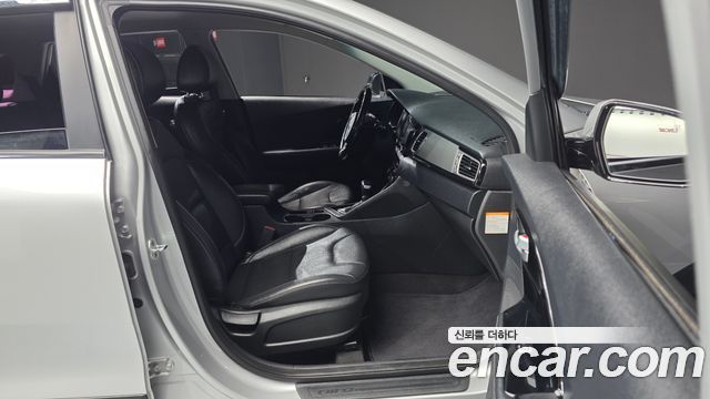 Kia Niro 2017 — photo 12
