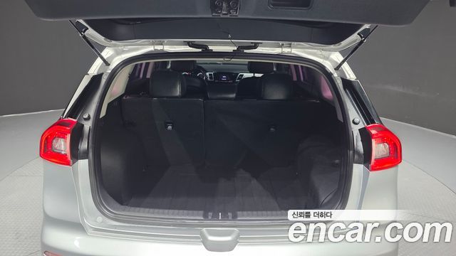 Kia Niro 2017 — photo 20