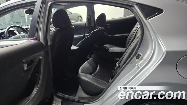 Hyundai AVANTE 2012 — photo 11