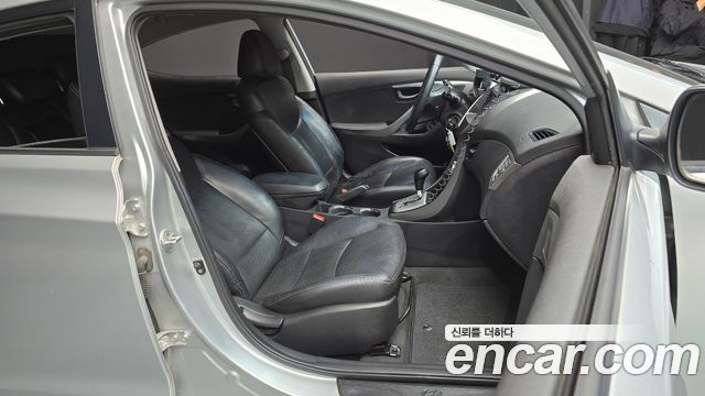 Hyundai AVANTE 2012 — photo 12