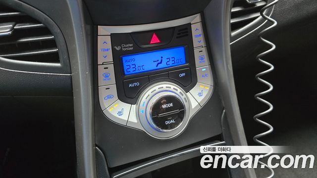Hyundai AVANTE 2012 — photo 18