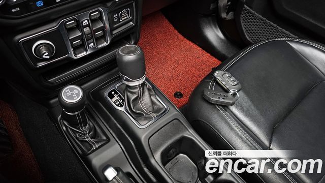 Jeep Wrangler 2022 — photo 9