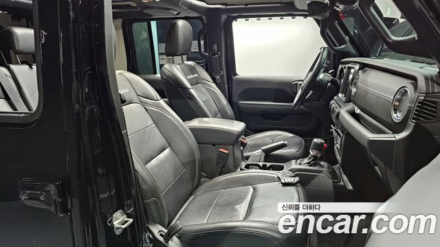 Jeep Wrangler 2022 — photo 10
