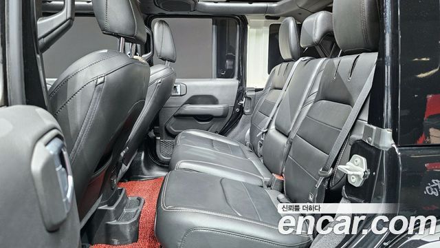 Jeep Wrangler 2022 — photo 12