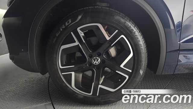 Volkswagen Touareg 2024 — photo 5