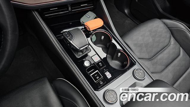Volkswagen Touareg 2024 — photo 9