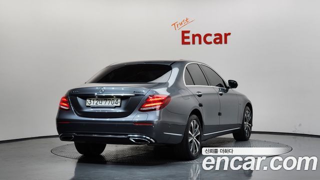 Mercedes-Benz E-Class 2020 — photo 2