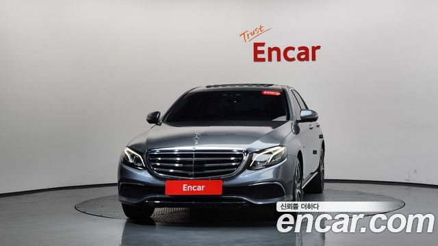 Mercedes-Benz E-Class 2020 — photo 3