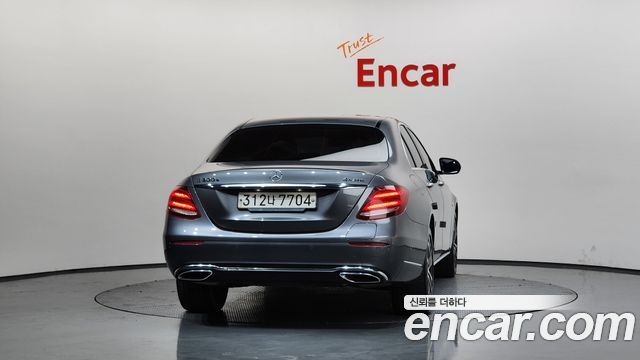 Mercedes-Benz E-Class 2020 — photo 4