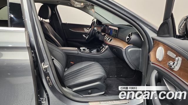 Mercedes-Benz E-Class 2020 — photo 11