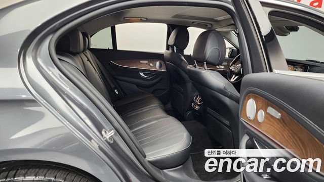 Mercedes-Benz E-Class 2020 — photo 12