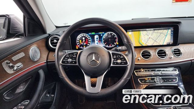 Mercedes-Benz E-Class 2020 — photo 13