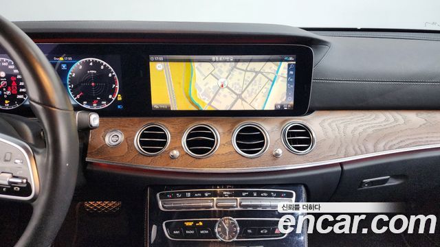 Mercedes-Benz E-Class 2020 — photo 14