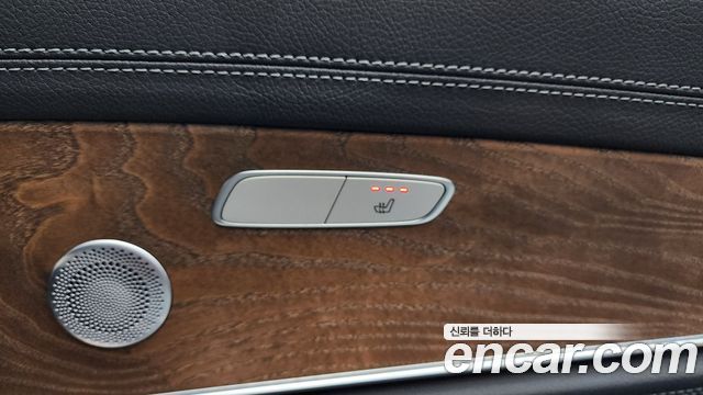 Mercedes-Benz E-Class 2020 — photo 19