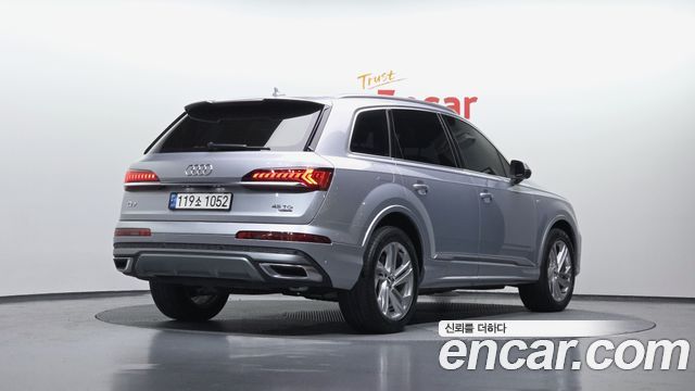Audi Q7 2021 — photo 2
