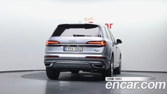 Audi Q7 2021 — photo 4