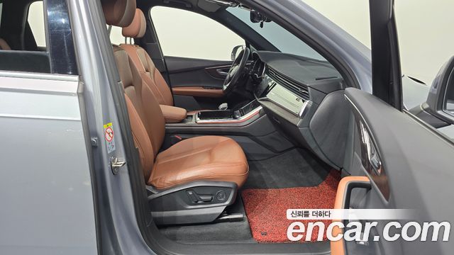Audi Q7 2021 — photo 10