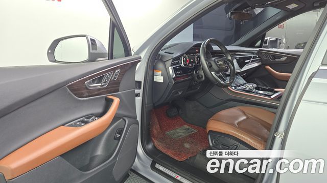 Audi Q7 2021 — photo 11
