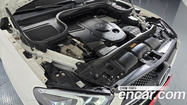 Mercedes-Benz GLE-Class 2022 — photo 6