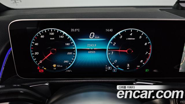 Mercedes-Benz GLB-Class 2020 — photo 8