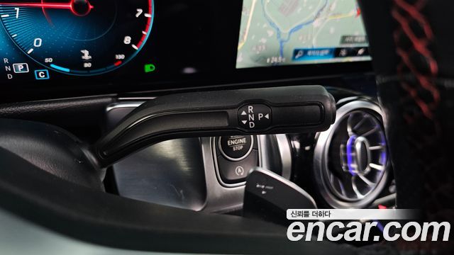 Mercedes-Benz GLB-Class 2020 — photo 9