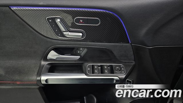 Mercedes-Benz GLB-Class 2020 — photo 17