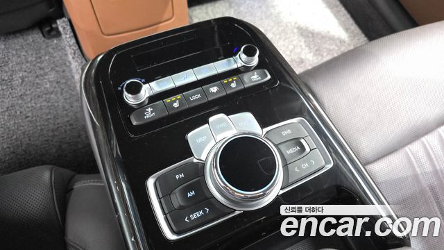 Genesis G90 2019 — photo 19