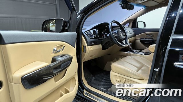 Kia Canival 2019 — photo 11