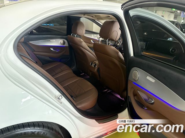 Mercedes-Benz E-Class 2019 — photo 12