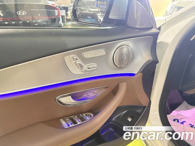 Mercedes-Benz E-Class 2019 — photo 13