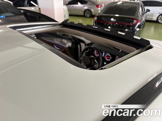 Mercedes-Benz E-Class 2019 — photo 16