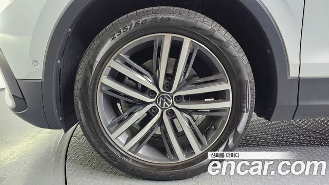 Volkswagen Tiguan 2023 — photo 5