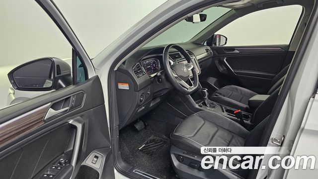 Volkswagen Tiguan 2023 — photo 10