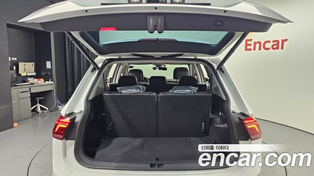 Volkswagen Tiguan 2023 — photo 20