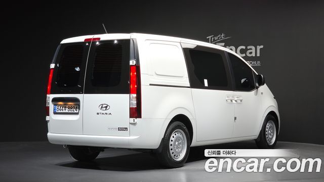 Hyundai Staria 2024 — photo 2