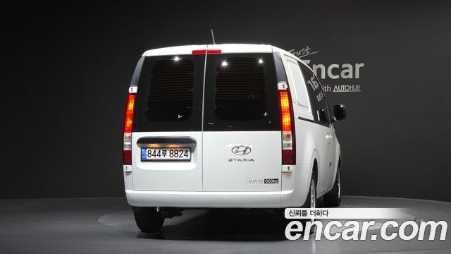 Hyundai Staria 2024 — photo 4