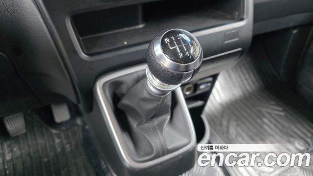Hyundai Staria 2024 — photo 9