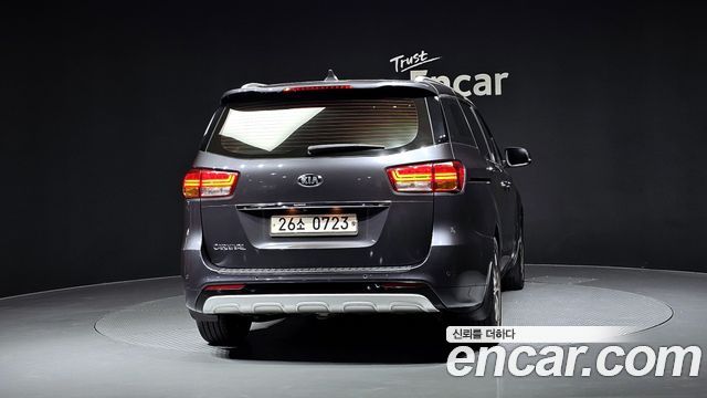 Kia Canival 2016 — photo 4