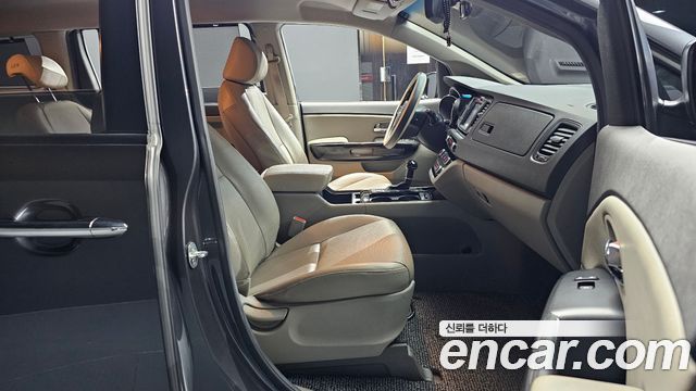 Kia Canival 2016 — photo 10
