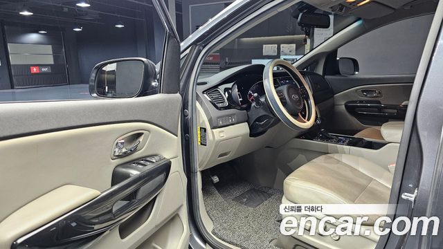 Kia Canival 2016 — photo 11
