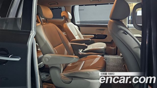 Kia Canival 2016 — photo 12