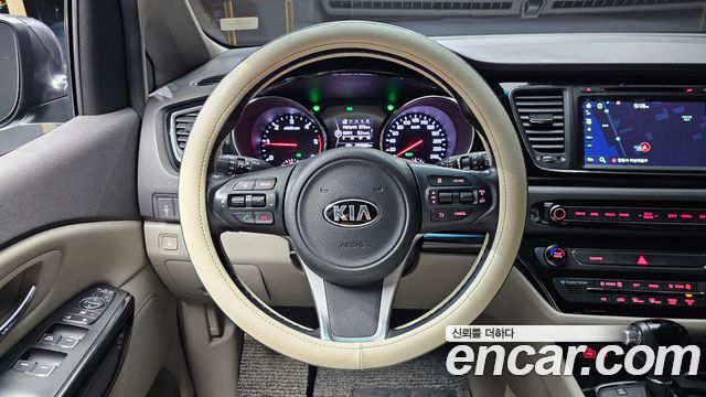 Kia Canival 2016 — photo 13