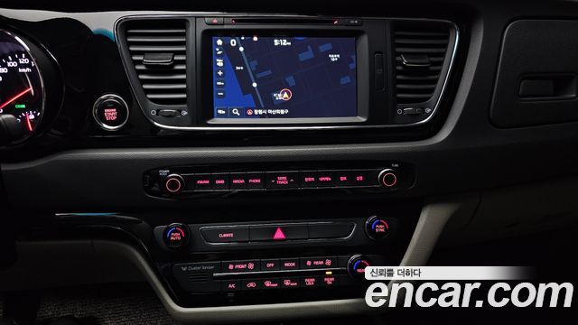 Kia Canival 2016 — photo 14