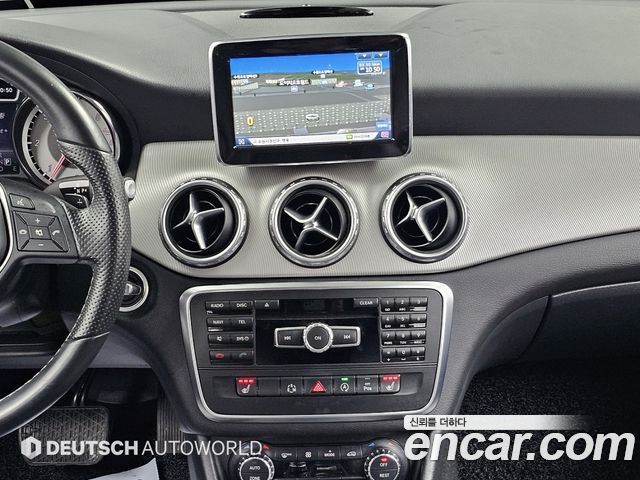 Mercedes-Benz GLA-Class 2015 — photo 14