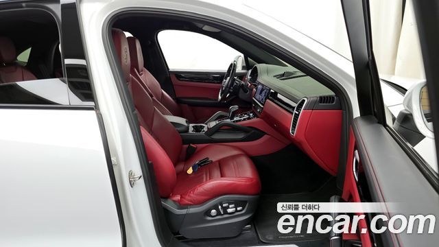 Porsche Cayenne 2020 — photo 12